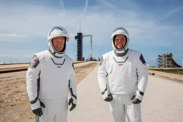 马斯克再创历史！SpaceX载人火箭背后的新材料你了解吗？